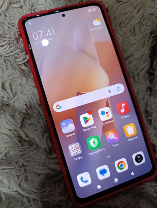 Продам телефон .