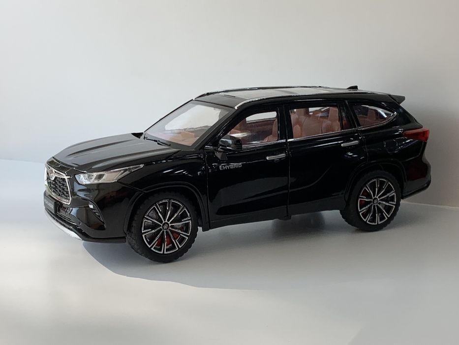 Modelka Toyota Highlander 1:24
