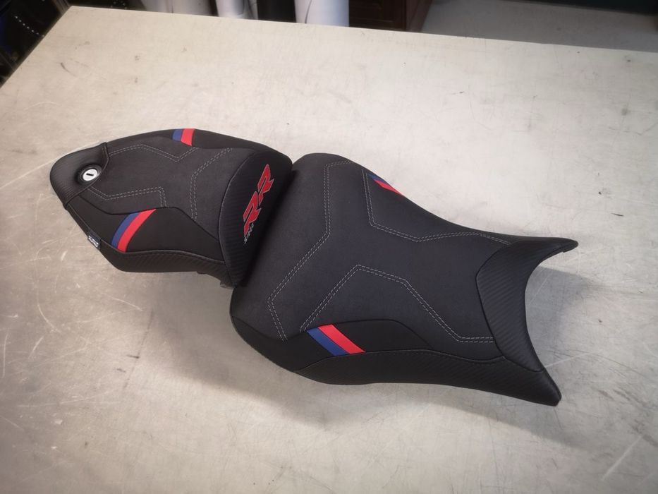 Перетяжка мото сидений