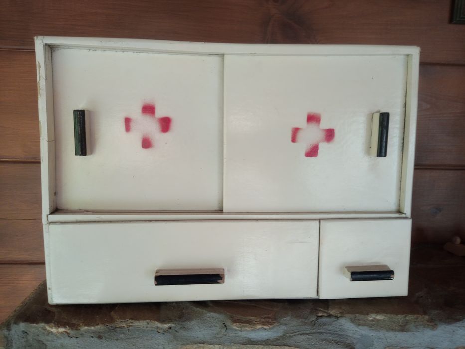 Ченгел,куки за месо.. Саджак.Аптечка-2 броя.