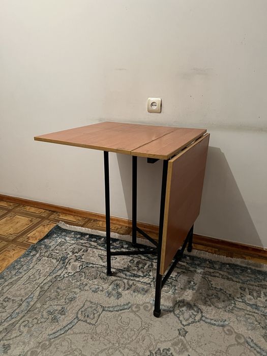 Продам стол небольшой срочно!