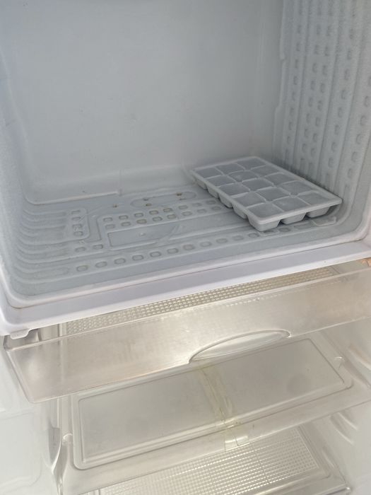 LG холодильник сотилади