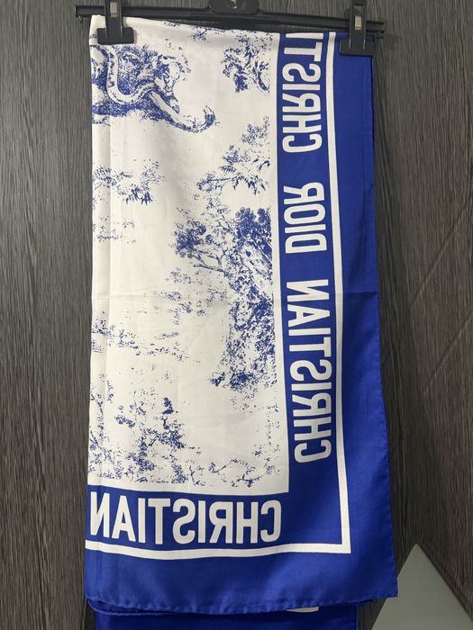 Дамски шалове Louis Vuitton, Dior