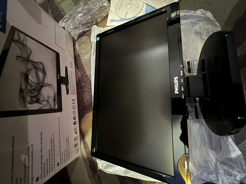 Продавам НОВ Неизползван Монитор Philips 192EI 18.5", Wide