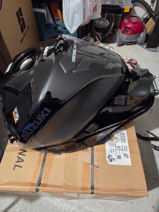 Резервоар за Suzuki GSX-S1000 2025