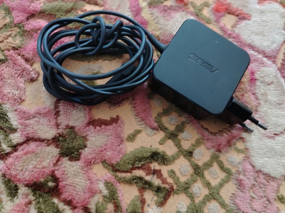 Laptop ASUS.  An 2018