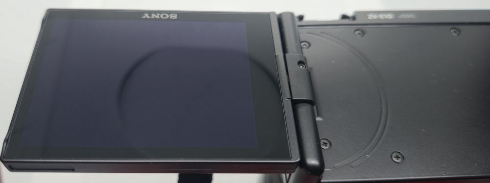 Kit SONY ZV E10 + Obiectiv Sigma 56mm f1.4 DC DN