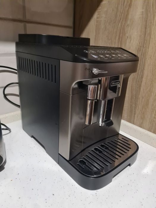 Expresor De'Longhi Magnifica