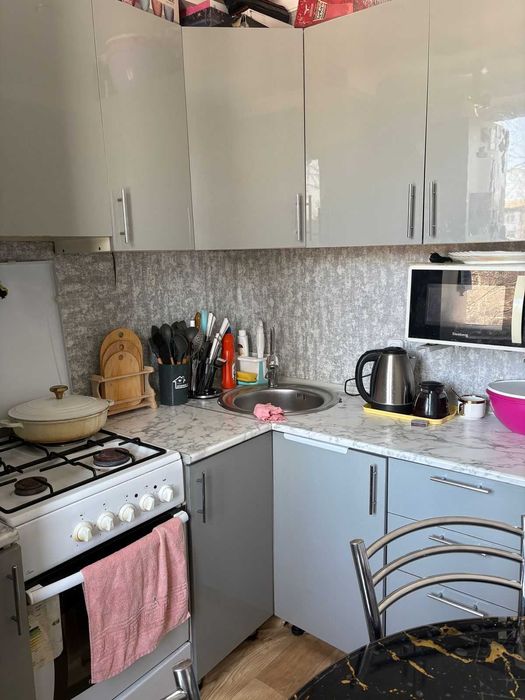 Продам 2комн на Строителей (Юг)