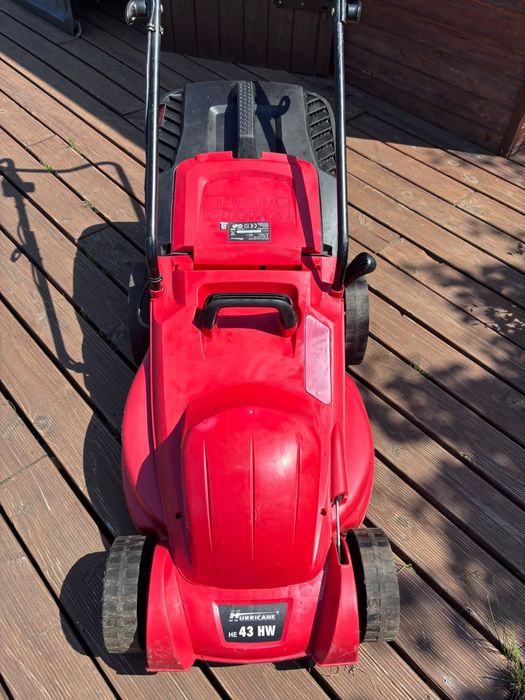 Mașina de tuns iarba electrica Hurricane HE 43 HW
