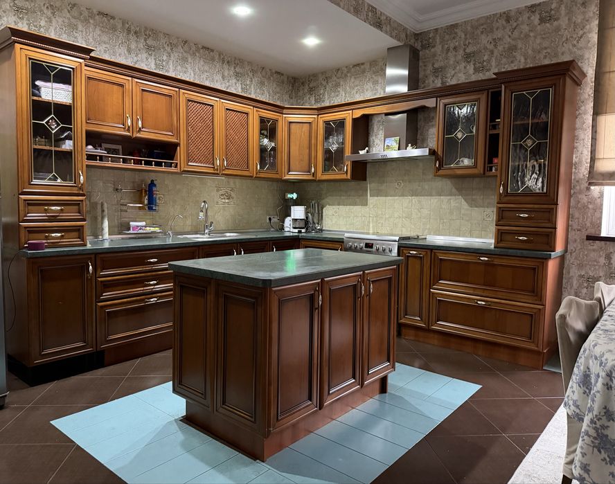 Продается кухонный гарнитур