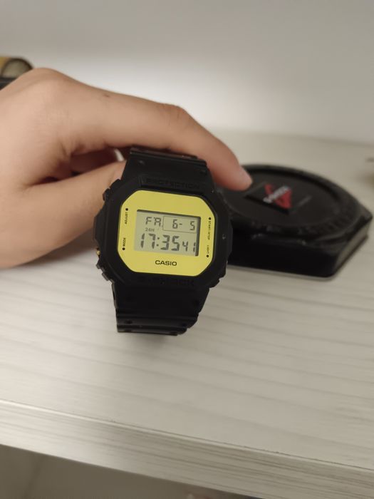 Vând ceas g-shock