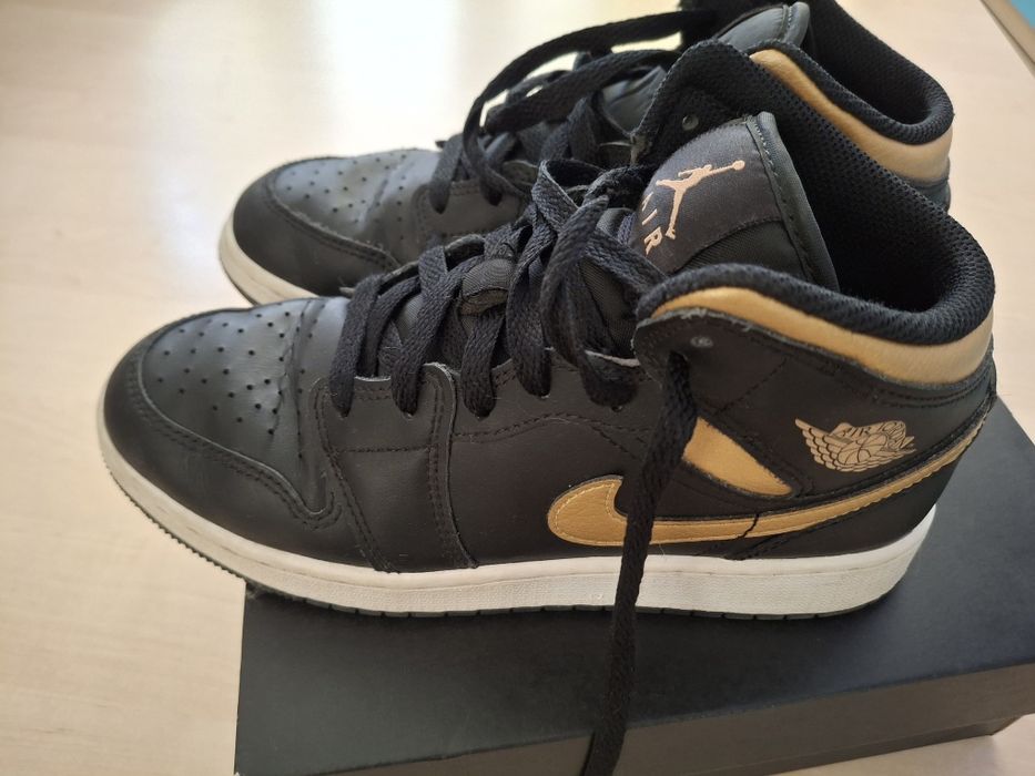 Маратонки Nike Air Jordan 37,5 + подарък суитшърт  Nike Jordan