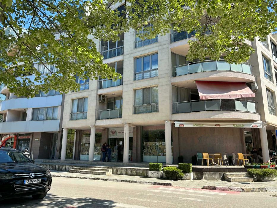 Продава се Тристаен апартамент в Силистра, Център - 115 кв.м за 821 €/кв.м - Снимка #2