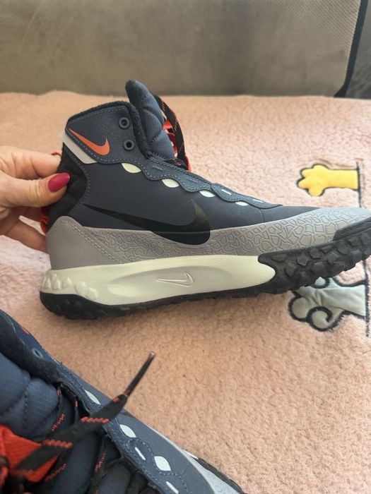Продавам nike боти маратонки