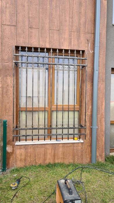 Метални врати и огради