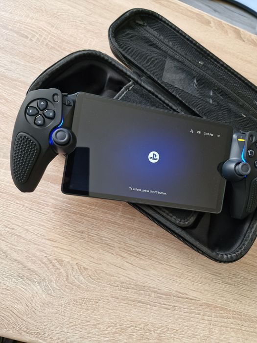 Продавам Playstation Portal Black