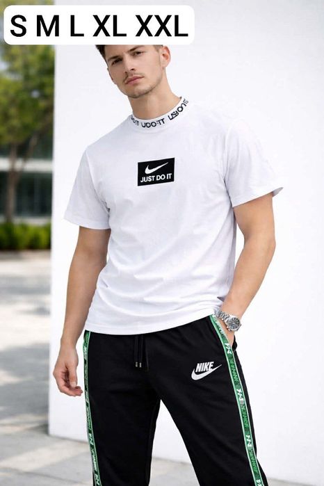 Compleuri bărbați.