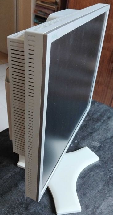 NEC MultiSync L195RW е 19″ (48 cm) LCD