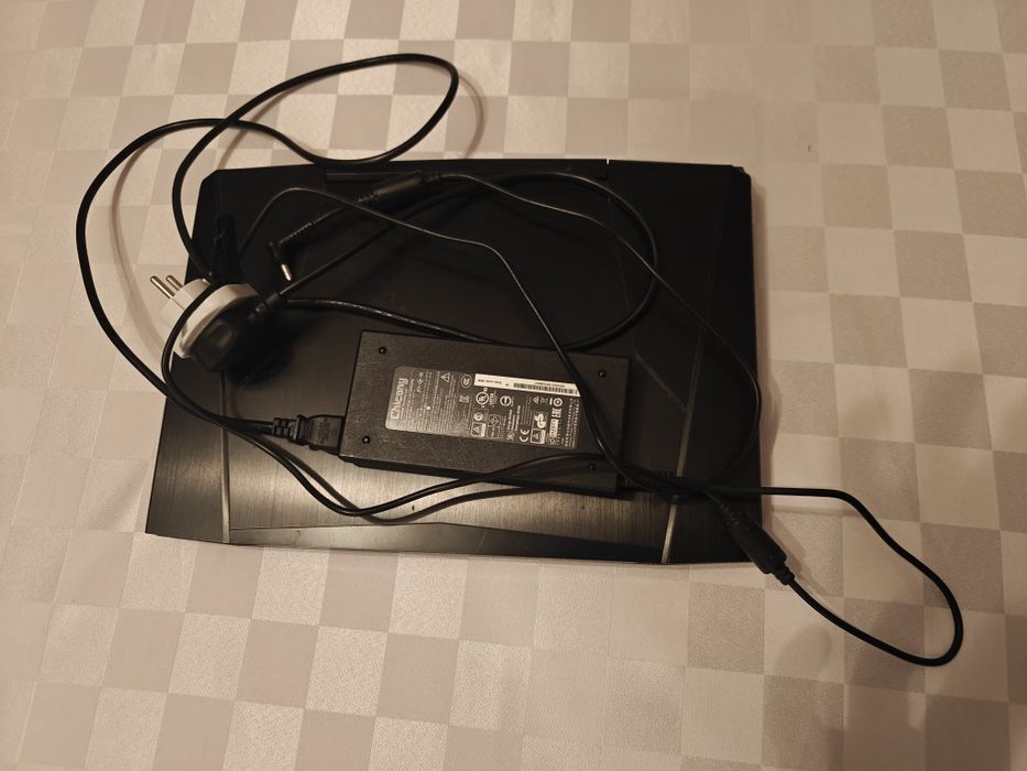 Геймърски лаптоп Cyberpower Tracer III Extreme – i9 / GTX 1060 / 16GB