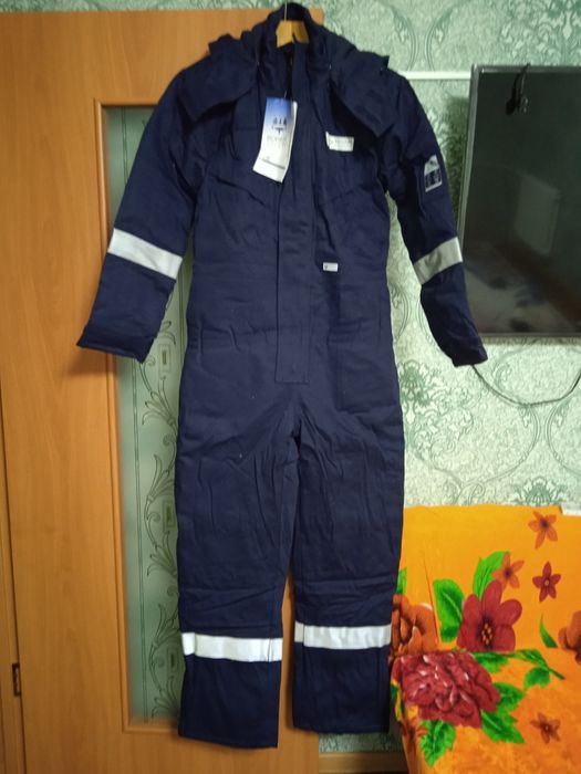 Продам рабочие зимние комбинезоны.