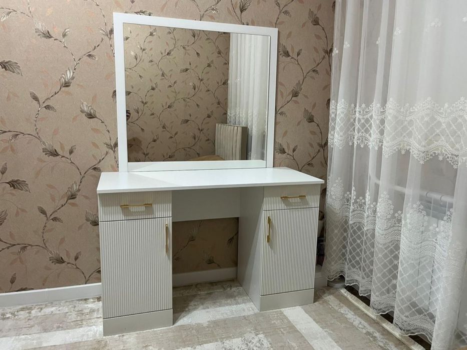 Продается туалетный столик