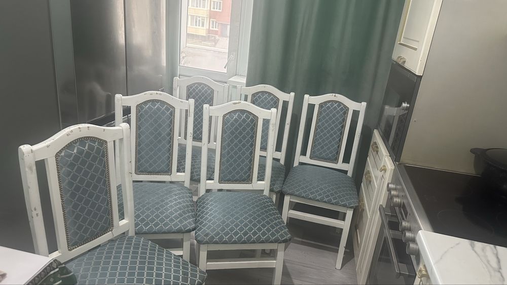 Срочно продам 6 стульев