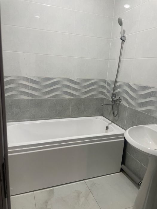 Sotiladi 2 xonali kvartira 1 etaj 16 etajli dom 64,5 m2