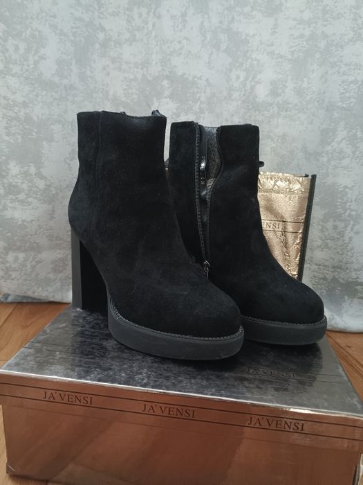 Продам красивые стильные полусапожки