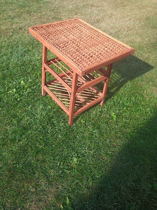 Дървено столче..Нощви.Маса -2 броя.