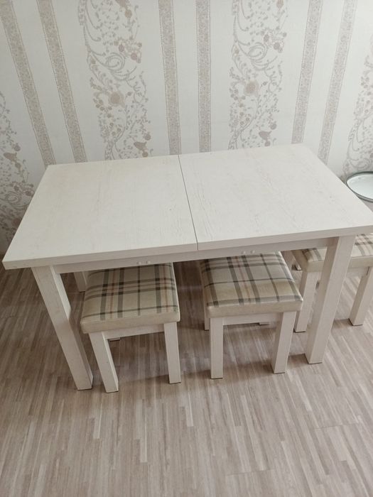 Продам стол кухонный