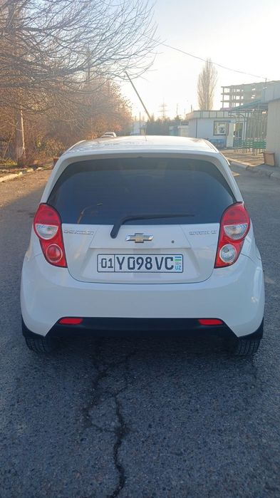 Spark sotiladi 2015 yil 2 poz xolati yaxshi gaz 4 pok