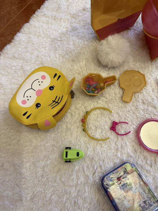 Игрушки , детская косметичка .