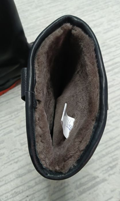 Продается ботинок