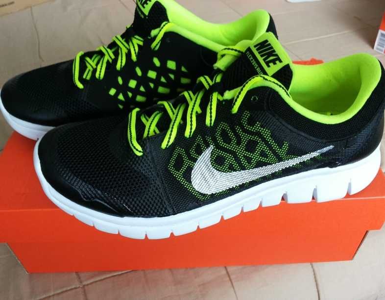 NIKE чисто нови оригинални детски/ дамски маратонки - номер 38,5