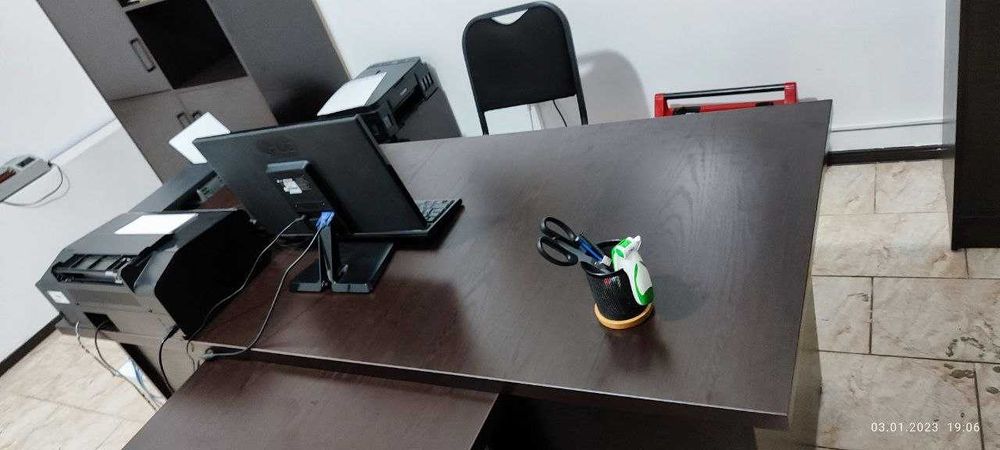 Ofisnoy mebellar sotiladi 2 ta kompyuter stoli bilan