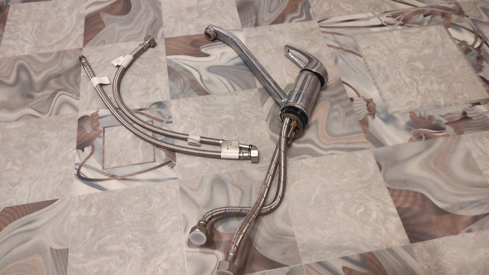 Смеситель с подводкой