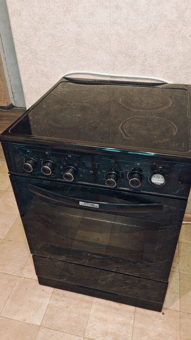 Продам электроплиту, 4 комфорочная