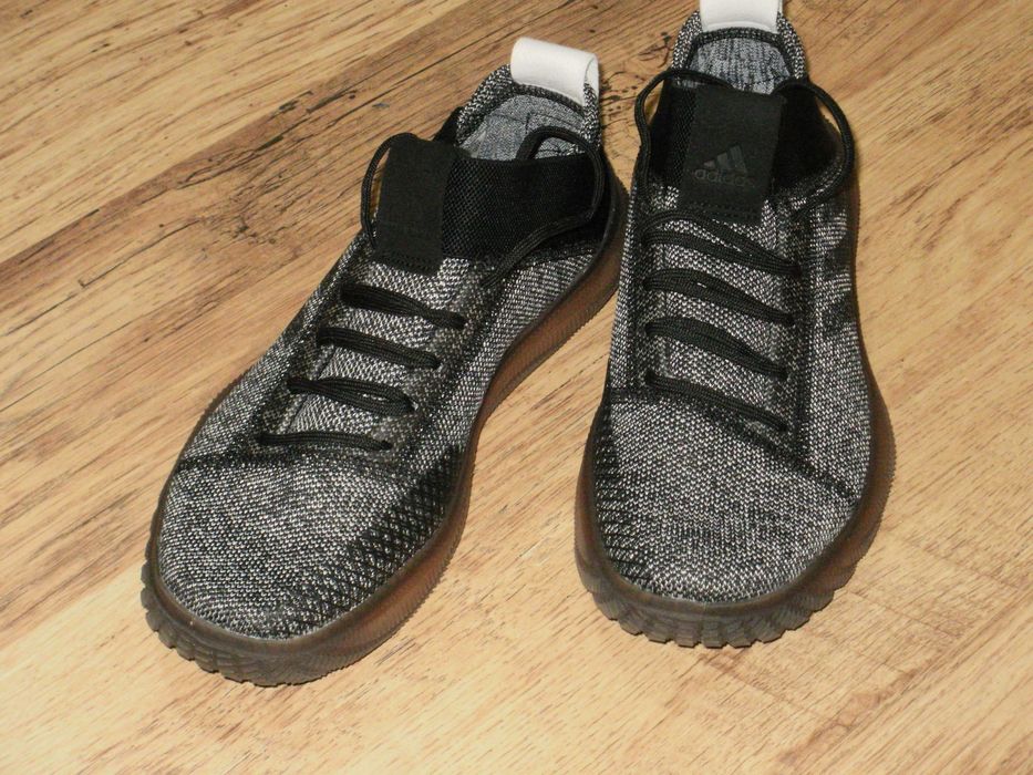ADIDAS юношески оригинални маратонки 39.5