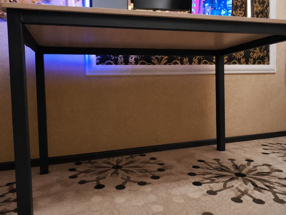 Стол в стиле Loft на металлическом каркасе