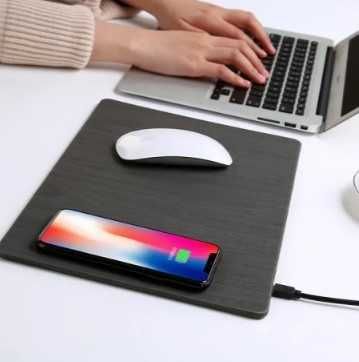 Подложка з мишка с безжично зареждане за телефон