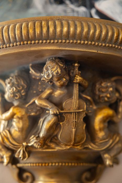 Consolă cu îngerași instrumentiști