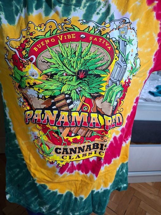 Tricou elegant-modern, vopsit diferit pe ambele părți, fabricat în SUA