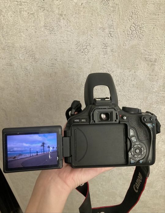 CANON EOS 600D фотоаппарат