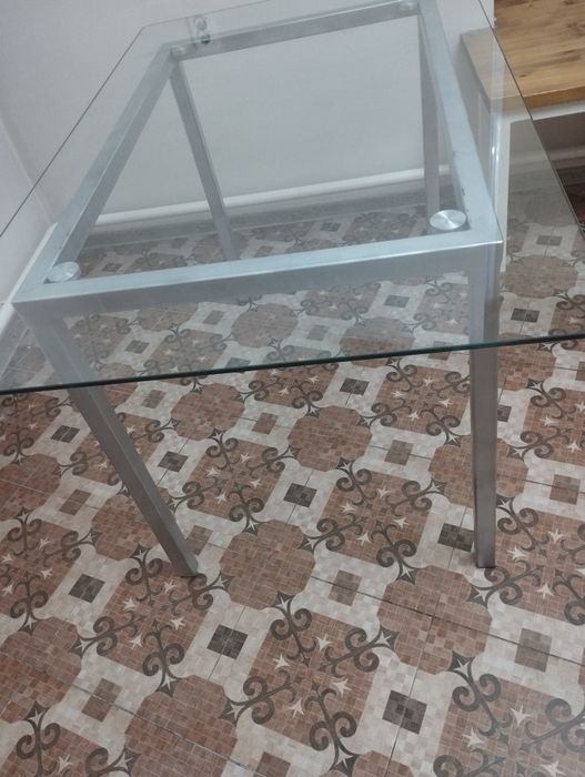 Стеклянный стол в стиле лофт