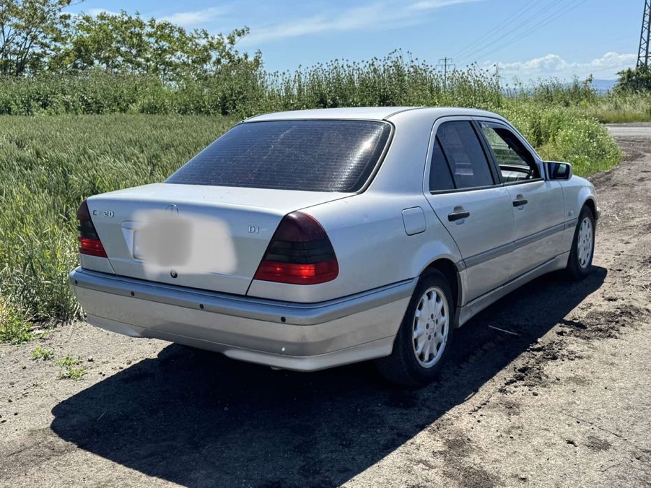 Продава се мерцедес С220