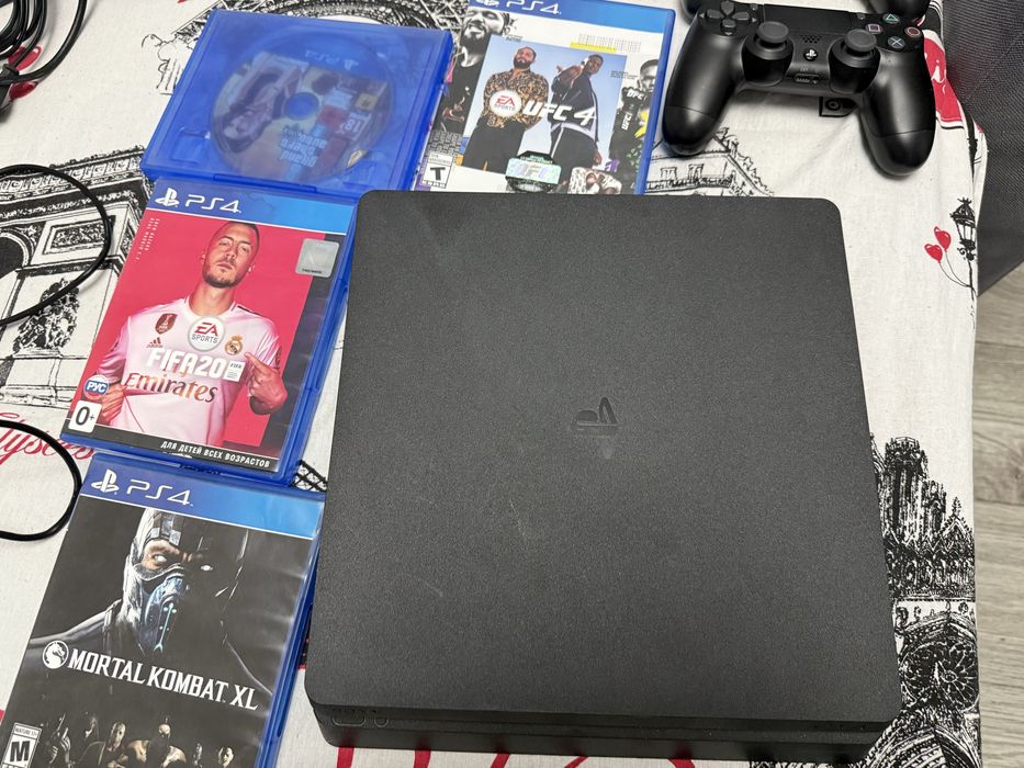 Срочно! Продам PS4 pro 1TB, в отличном состоянии.