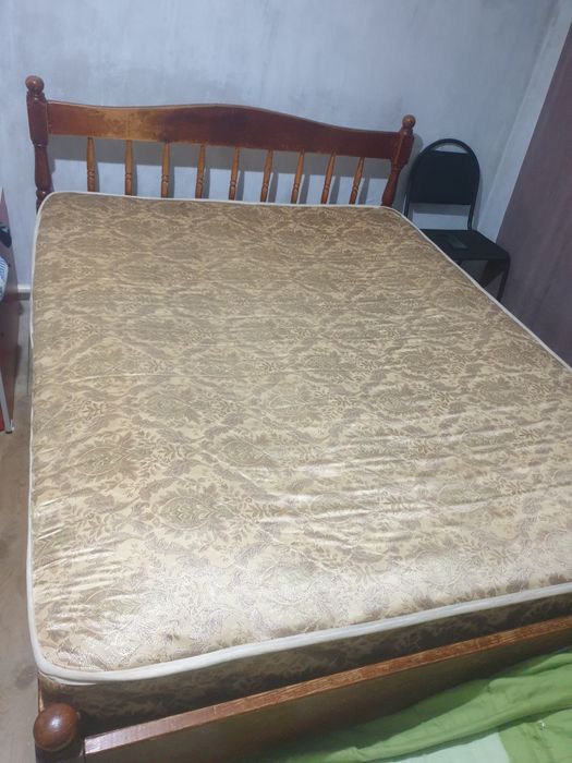Продаем двухспальную кровать.