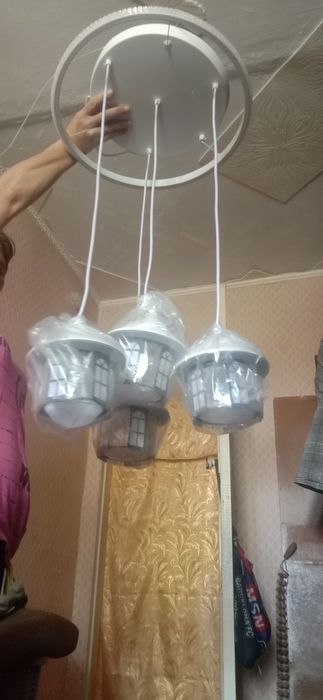 Продам новыую люстру