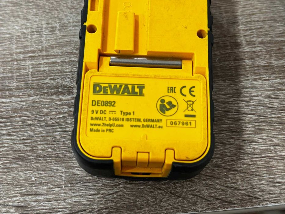Линеен лазерен нивелир DEWALT DW089K